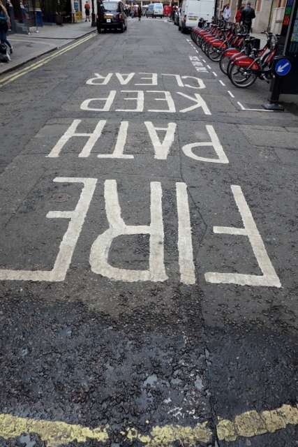 LONDON 216 427x640